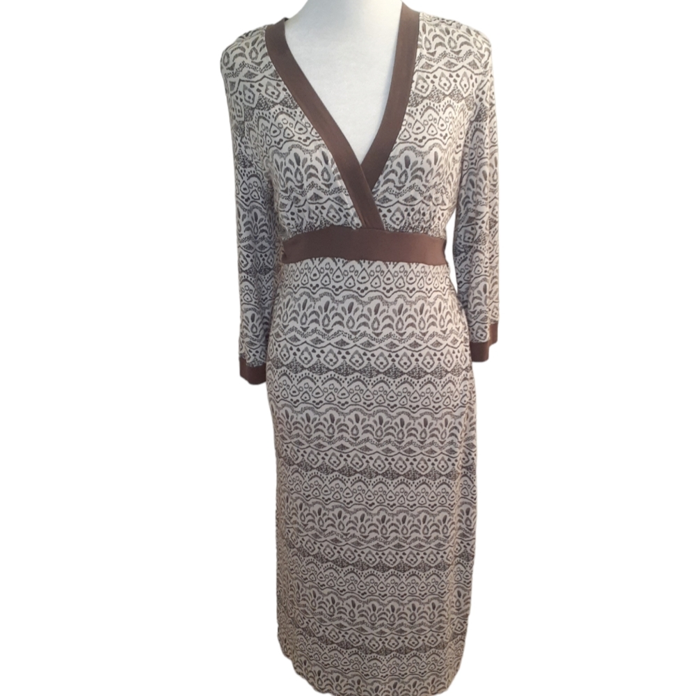 Athleta dress. Off white with gray design. size M (Nice)